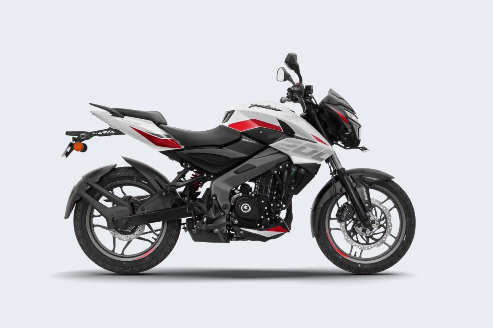 Updated Bajaj Pulsar NS200 at ₹1,60,374: TFT and ride modes